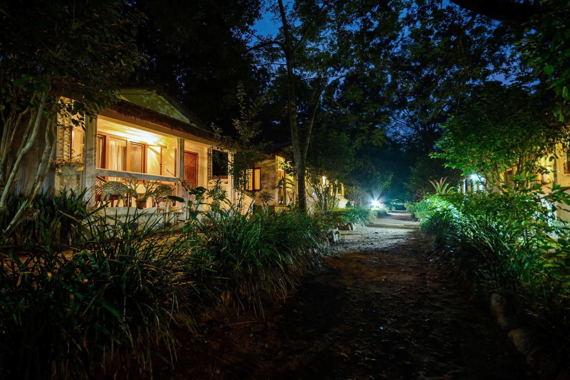 Machan Country Villa Kumarwarti Exterior photo