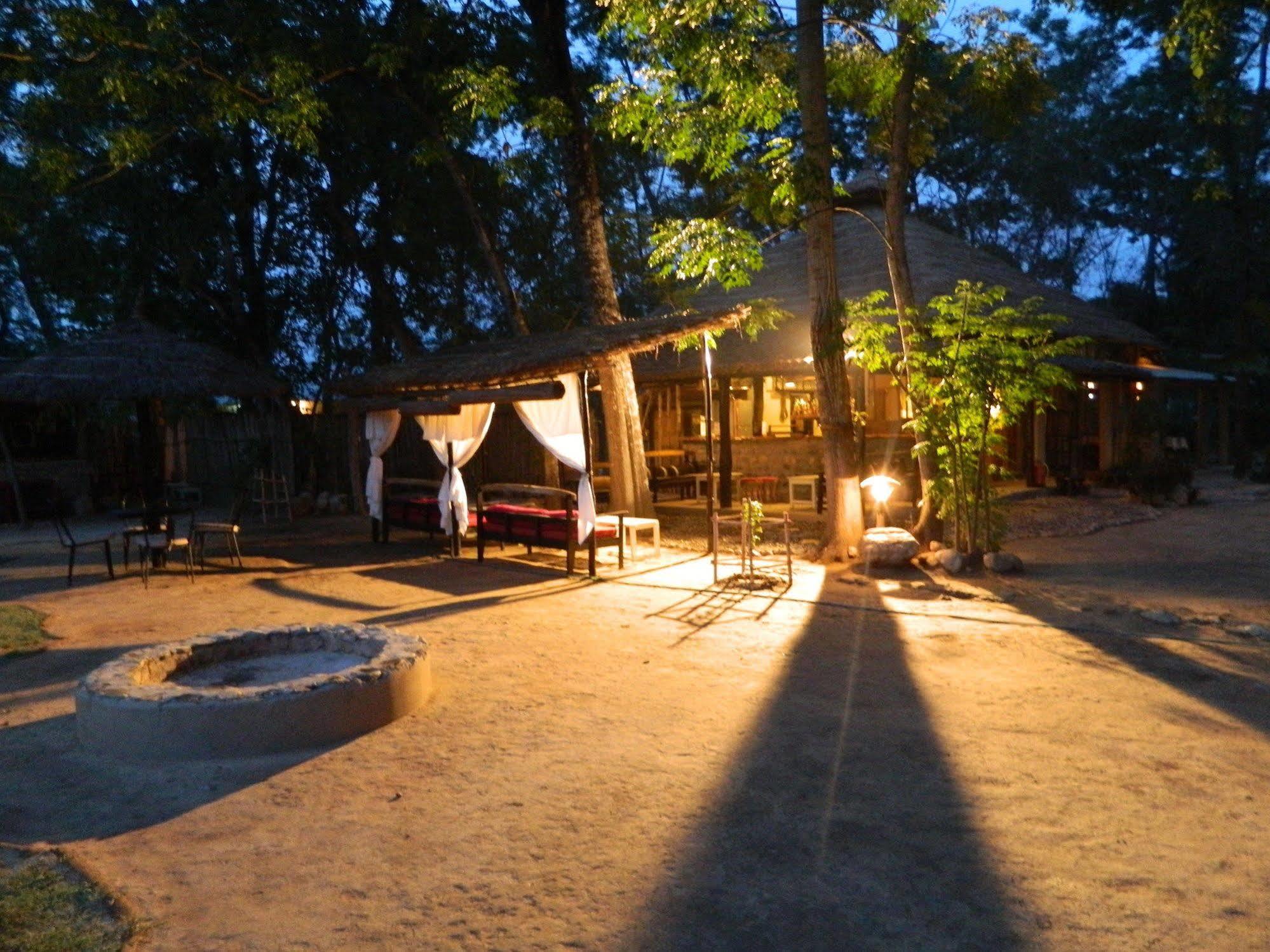 Machan Country Villa Kumarwarti Exterior photo